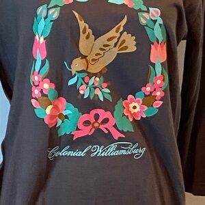 Women's 3/4 Sleeve V-neck Tee - dark grey with Floral Design